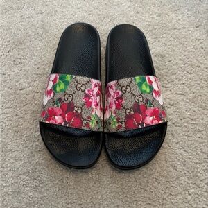Gucci Women's Floral Slide Sandals - Black and Pink